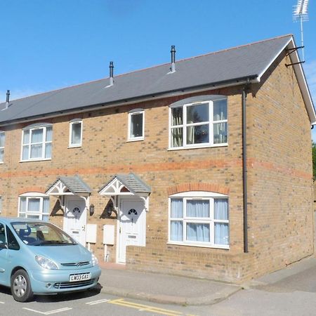 Friars Walk Houses With 2 Bedrooms, 2 Bathrooms, Fast Wi-Fi And Private Parking Sittingbourne Zewnętrze zdjęcie