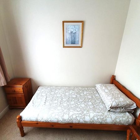 Friars Walk Houses With 2 Bedrooms, 2 Bathrooms, Fast Wi-Fi And Private Parking Sittingbourne Zewnętrze zdjęcie