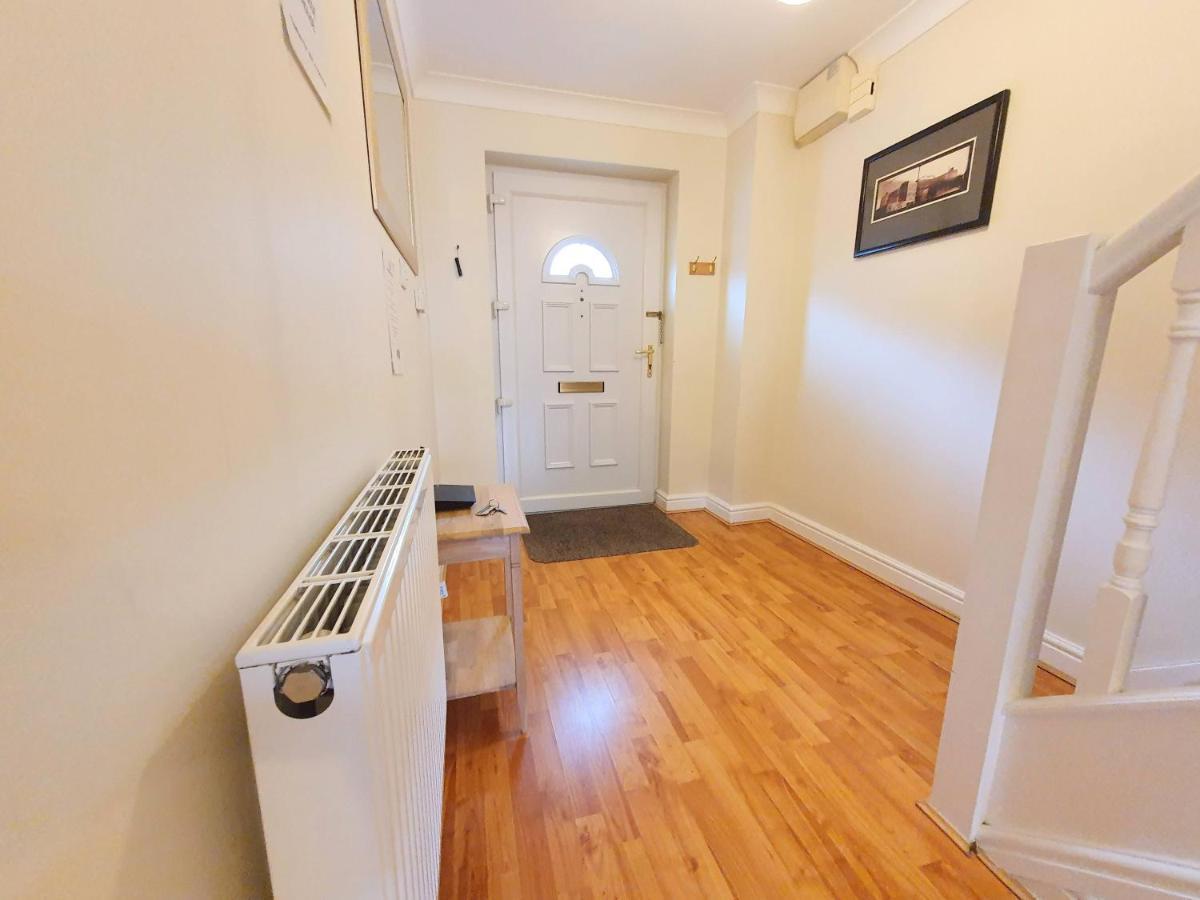 Friars Walk Houses With 2 Bedrooms, 2 Bathrooms, Fast Wi-Fi And Private Parking Sittingbourne Zewnętrze zdjęcie