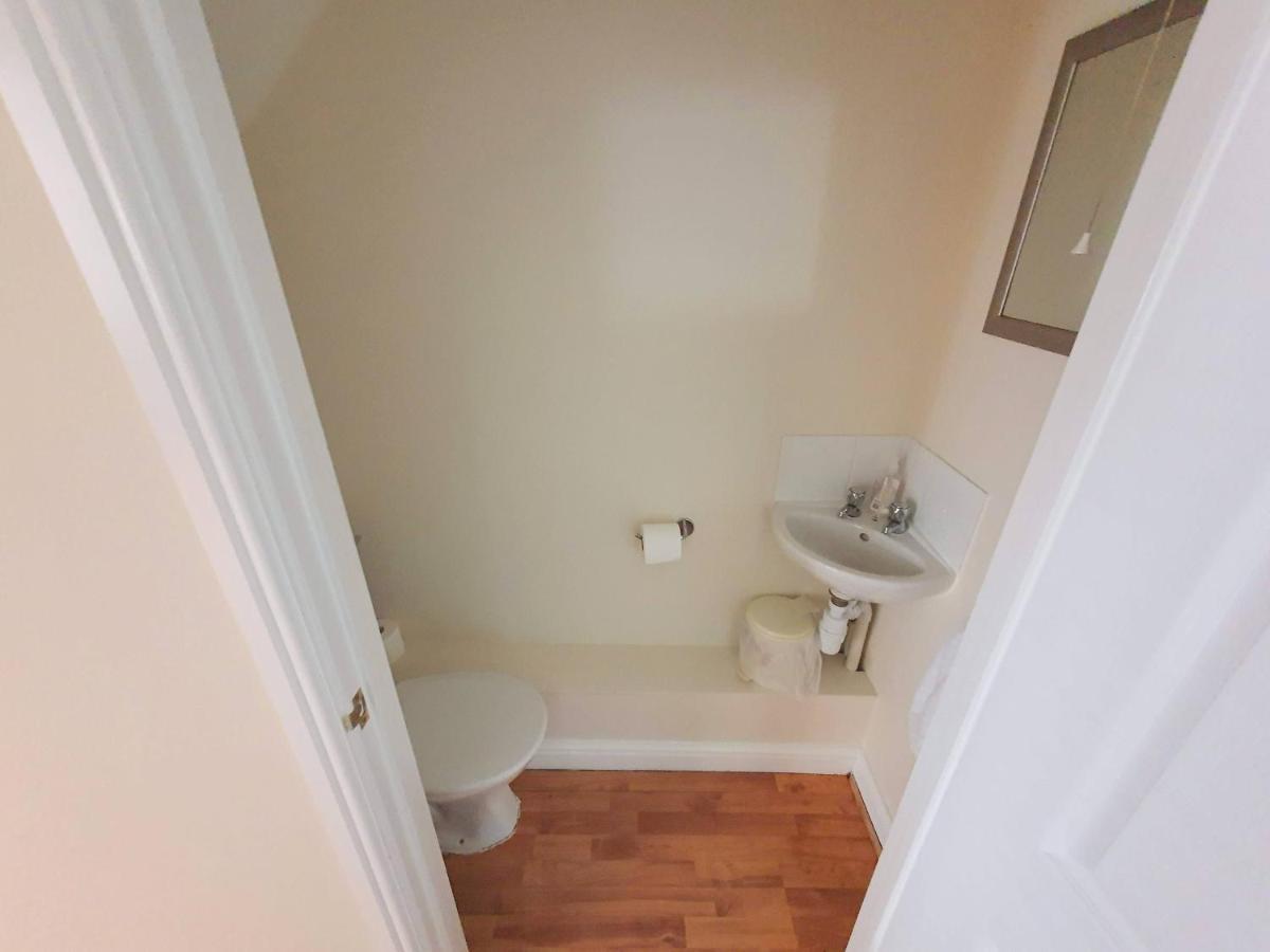 Friars Walk Houses With 2 Bedrooms, 2 Bathrooms, Fast Wi-Fi And Private Parking Sittingbourne Zewnętrze zdjęcie