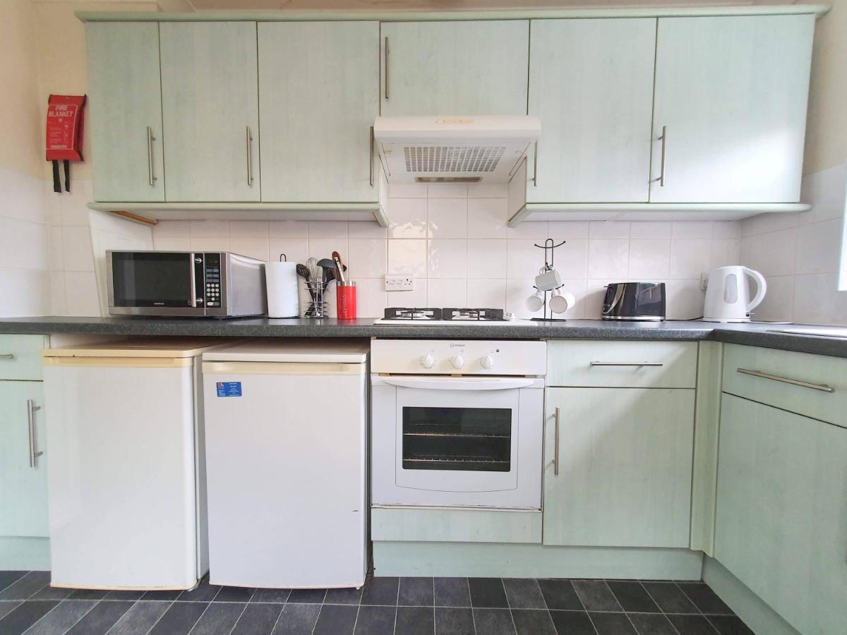 Friars Walk Houses With 2 Bedrooms, 2 Bathrooms, Fast Wi-Fi And Private Parking Sittingbourne Zewnętrze zdjęcie