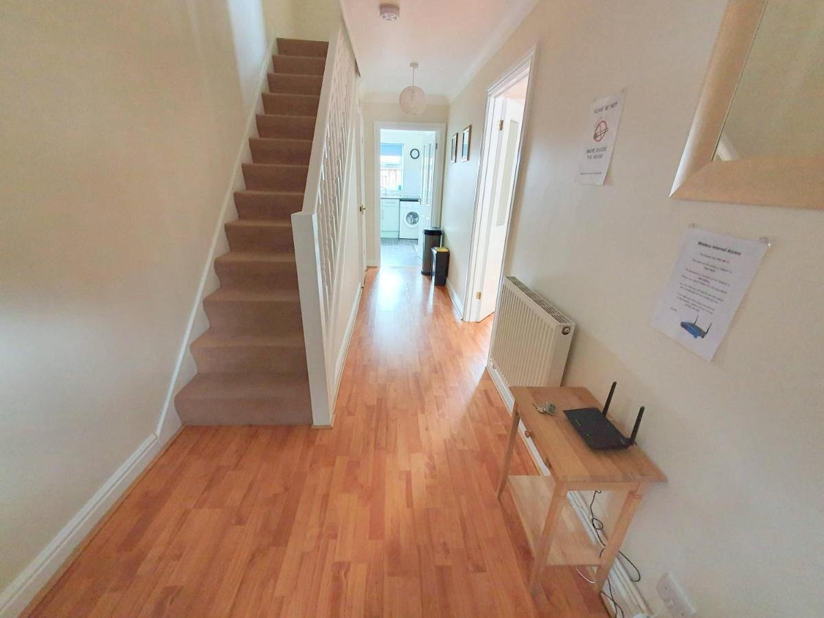 Friars Walk Houses With 2 Bedrooms, 2 Bathrooms, Fast Wi-Fi And Private Parking Sittingbourne Zewnętrze zdjęcie