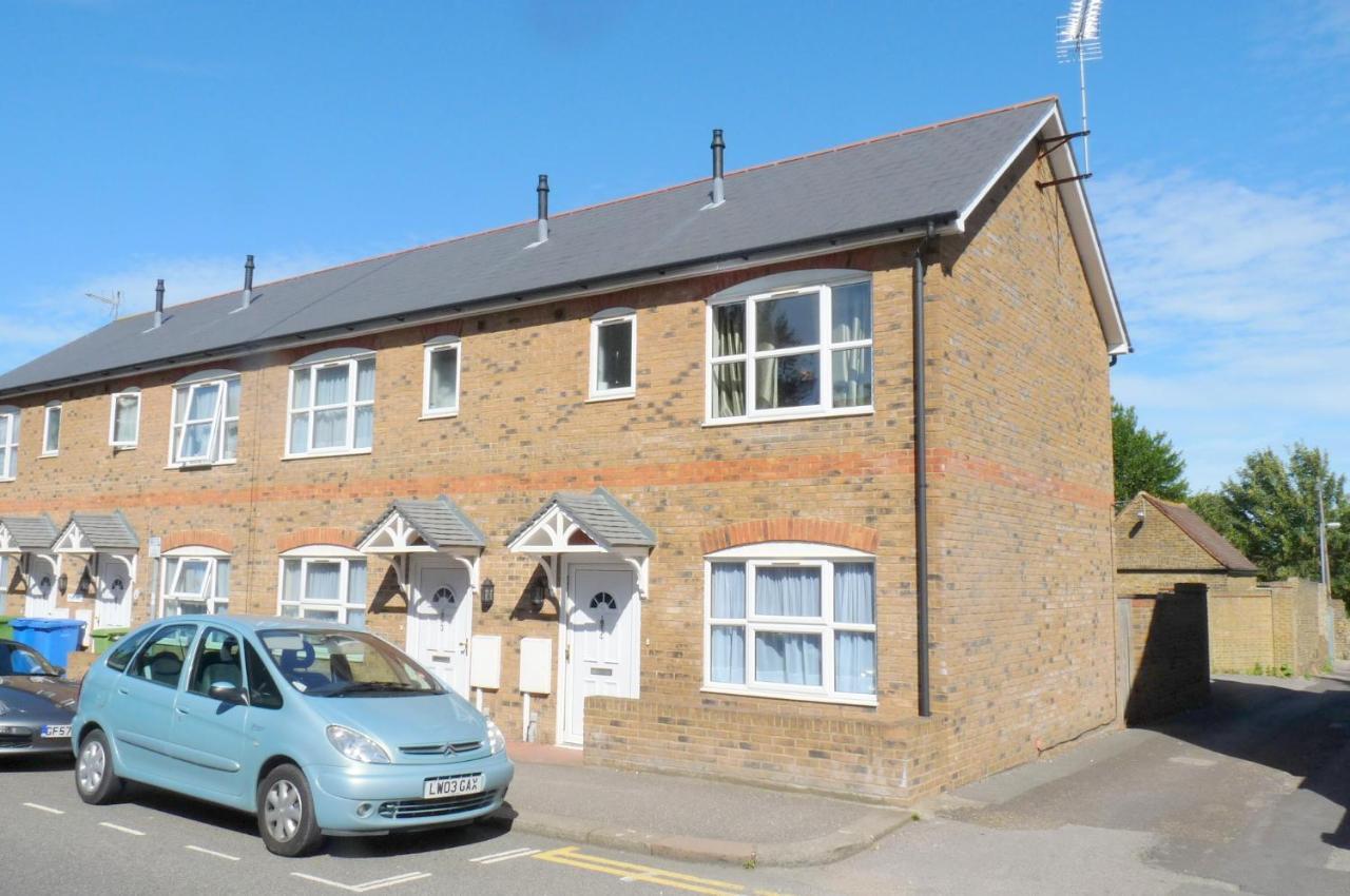 Friars Walk Houses With 2 Bedrooms, 2 Bathrooms, Fast Wi-Fi And Private Parking Sittingbourne Zewnętrze zdjęcie