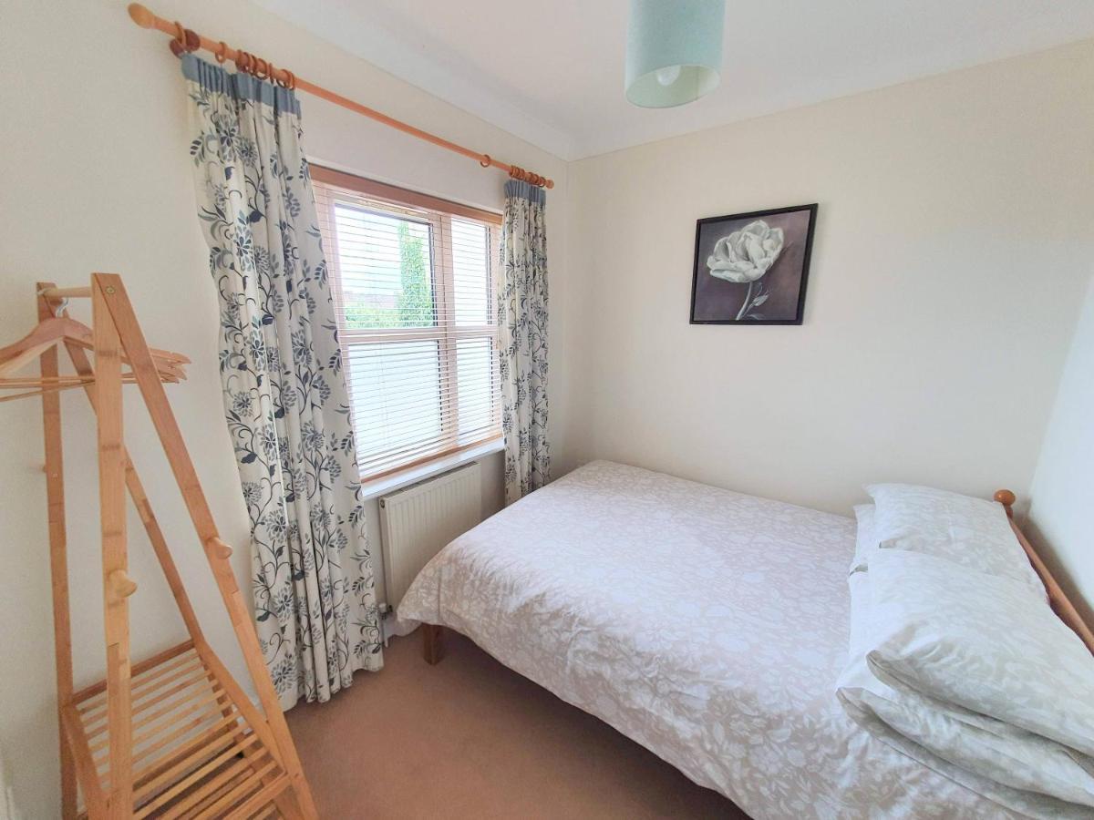 Friars Walk Houses With 2 Bedrooms, 2 Bathrooms, Fast Wi-Fi And Private Parking Sittingbourne Zewnętrze zdjęcie