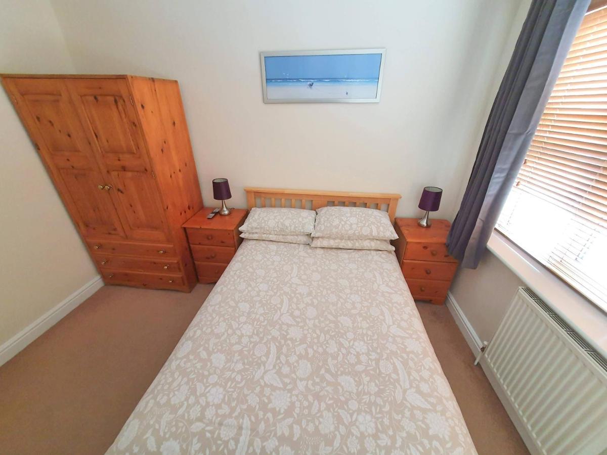 Friars Walk Houses With 2 Bedrooms, 2 Bathrooms, Fast Wi-Fi And Private Parking Sittingbourne Zewnętrze zdjęcie