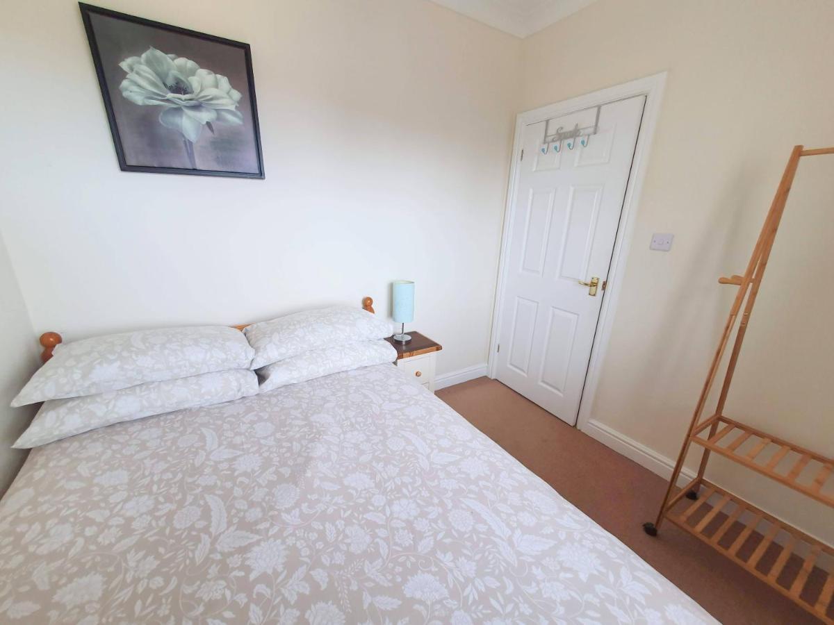 Friars Walk Houses With 2 Bedrooms, 2 Bathrooms, Fast Wi-Fi And Private Parking Sittingbourne Zewnętrze zdjęcie