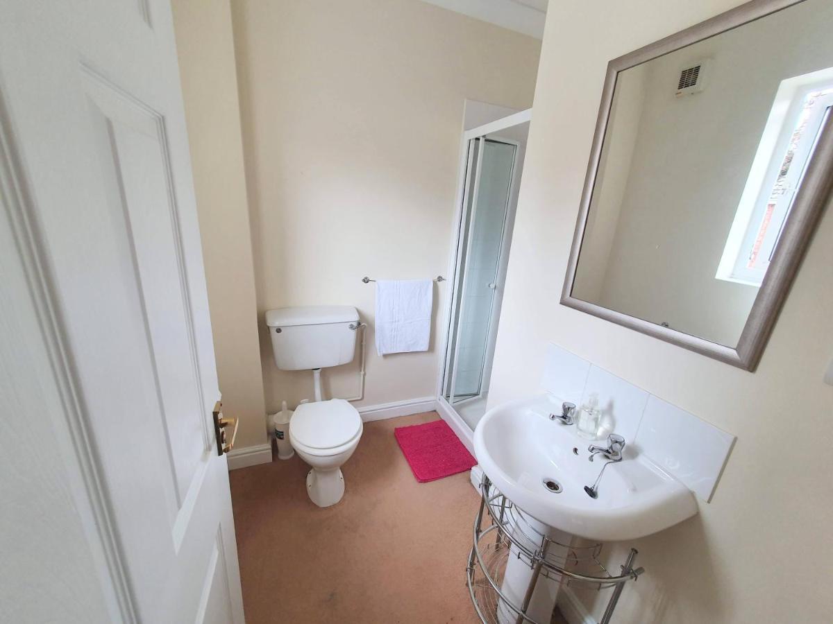 Friars Walk Houses With 2 Bedrooms, 2 Bathrooms, Fast Wi-Fi And Private Parking Sittingbourne Zewnętrze zdjęcie