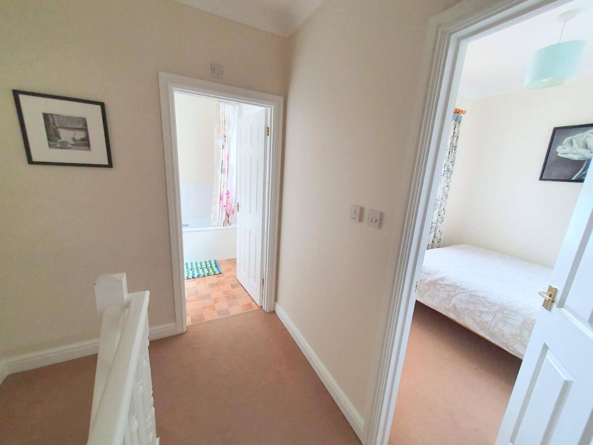 Friars Walk Houses With 2 Bedrooms, 2 Bathrooms, Fast Wi-Fi And Private Parking Sittingbourne Zewnętrze zdjęcie