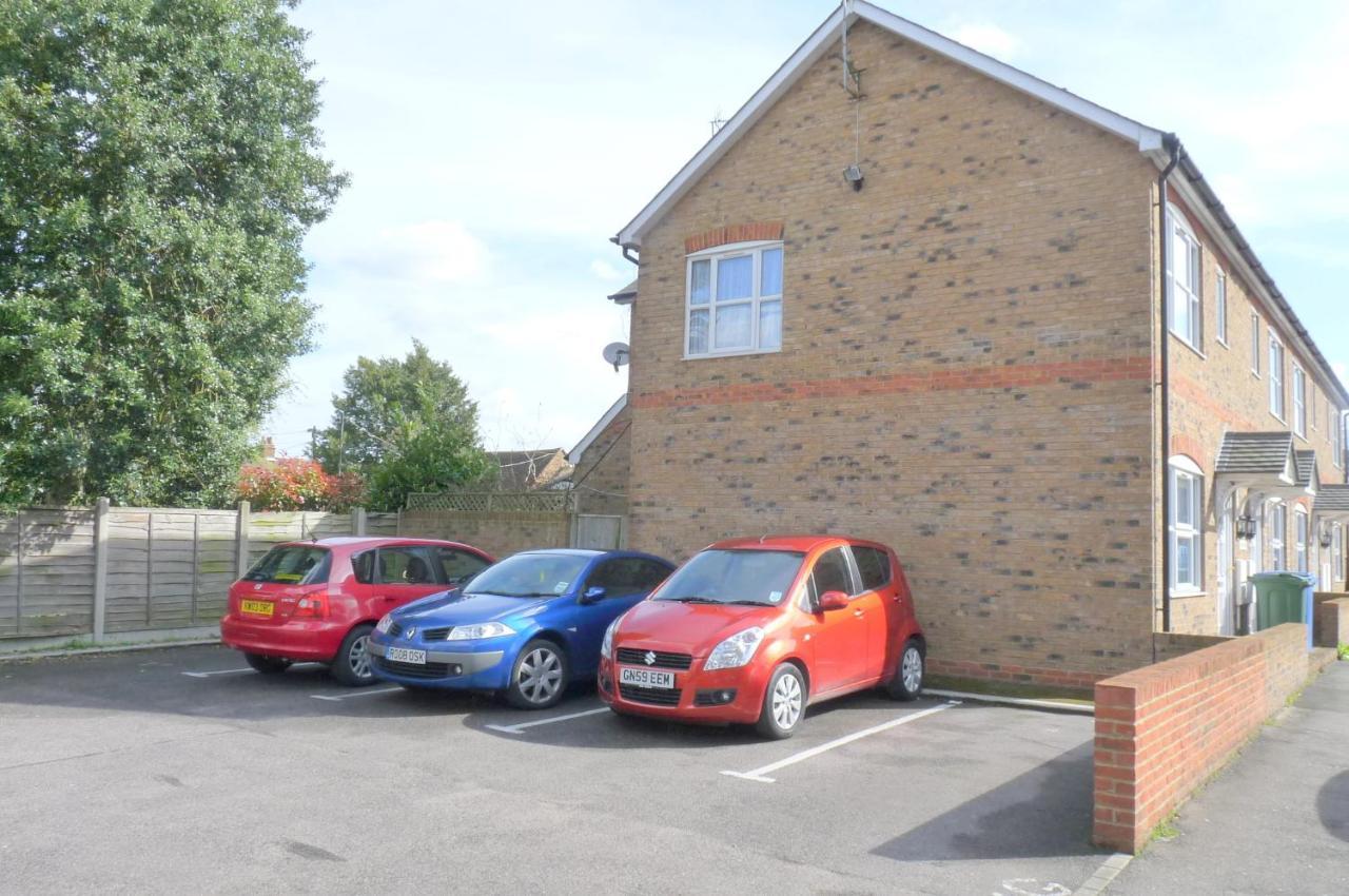 Friars Walk Houses With 2 Bedrooms, 2 Bathrooms, Fast Wi-Fi And Private Parking Sittingbourne Zewnętrze zdjęcie