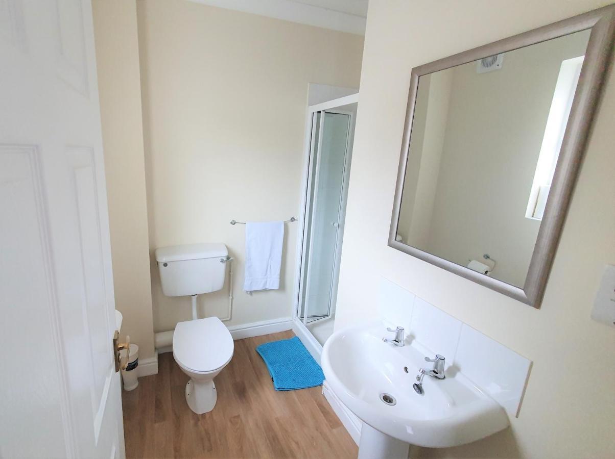 Friars Walk Houses With 2 Bedrooms, 2 Bathrooms, Fast Wi-Fi And Private Parking Sittingbourne Zewnętrze zdjęcie