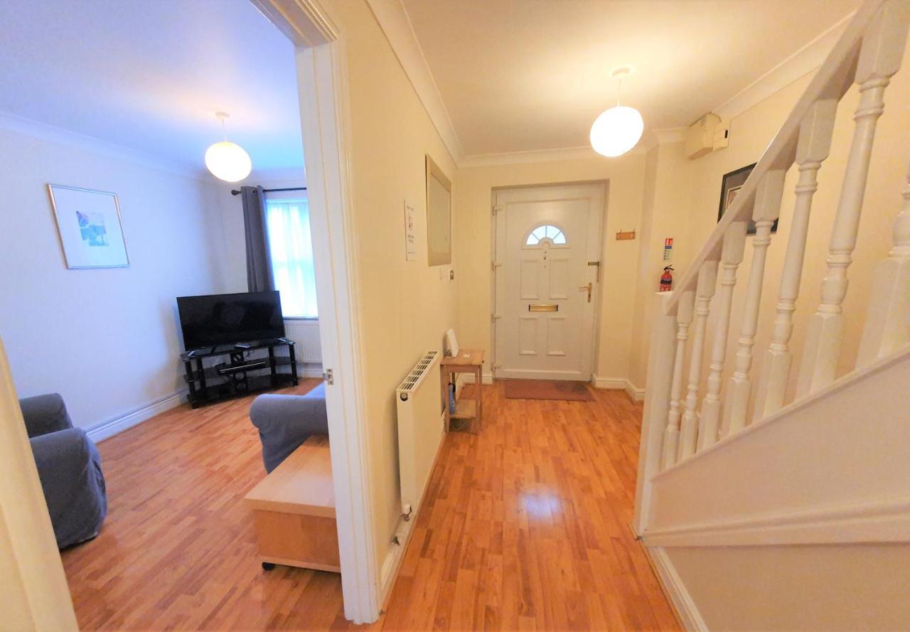 Friars Walk Houses With 2 Bedrooms, 2 Bathrooms, Fast Wi-Fi And Private Parking Sittingbourne Zewnętrze zdjęcie