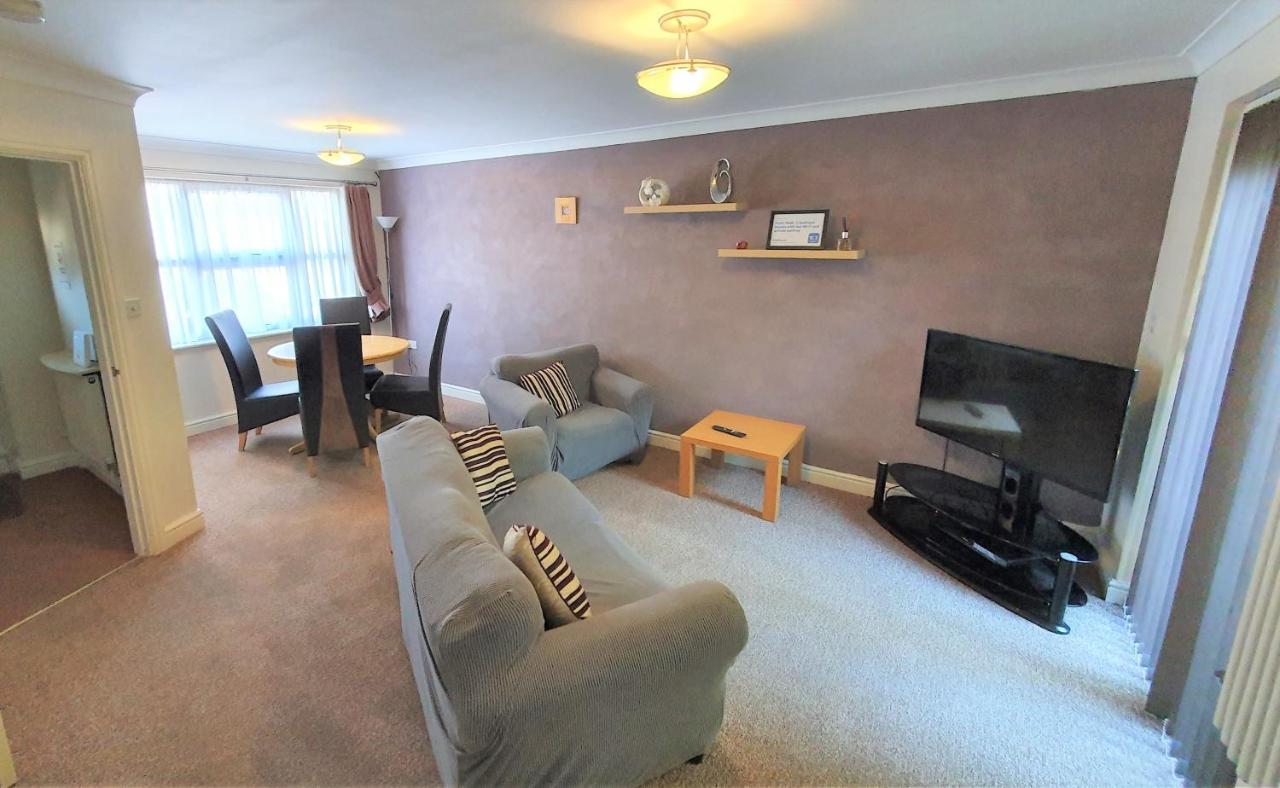 Friars Walk Houses With 2 Bedrooms, 2 Bathrooms, Fast Wi-Fi And Private Parking Sittingbourne Zewnętrze zdjęcie