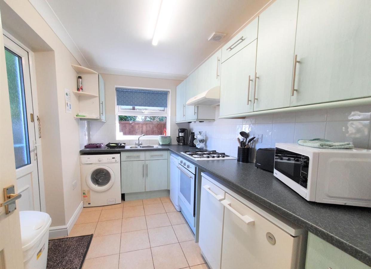Friars Walk Houses With 2 Bedrooms, 2 Bathrooms, Fast Wi-Fi And Private Parking Sittingbourne Zewnętrze zdjęcie