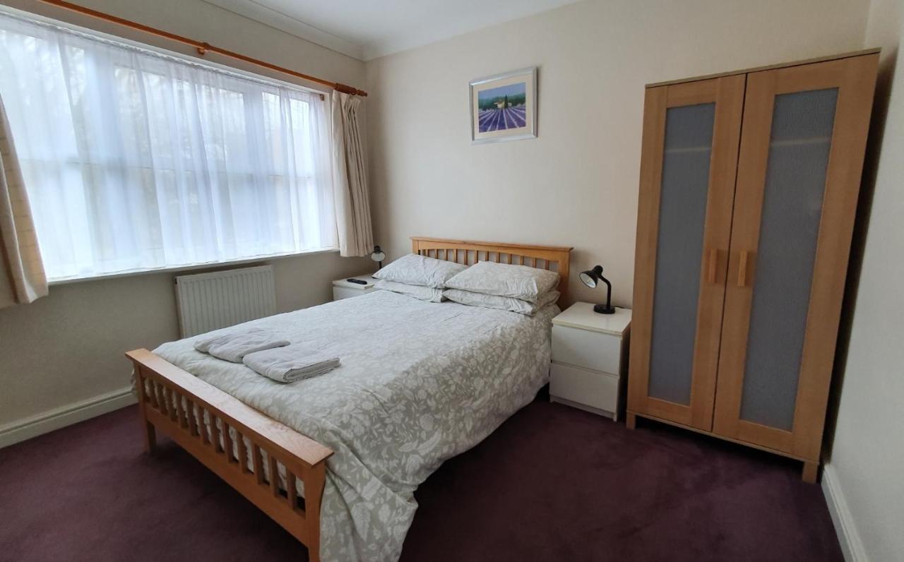 Friars Walk Houses With 2 Bedrooms, 2 Bathrooms, Fast Wi-Fi And Private Parking Sittingbourne Zewnętrze zdjęcie