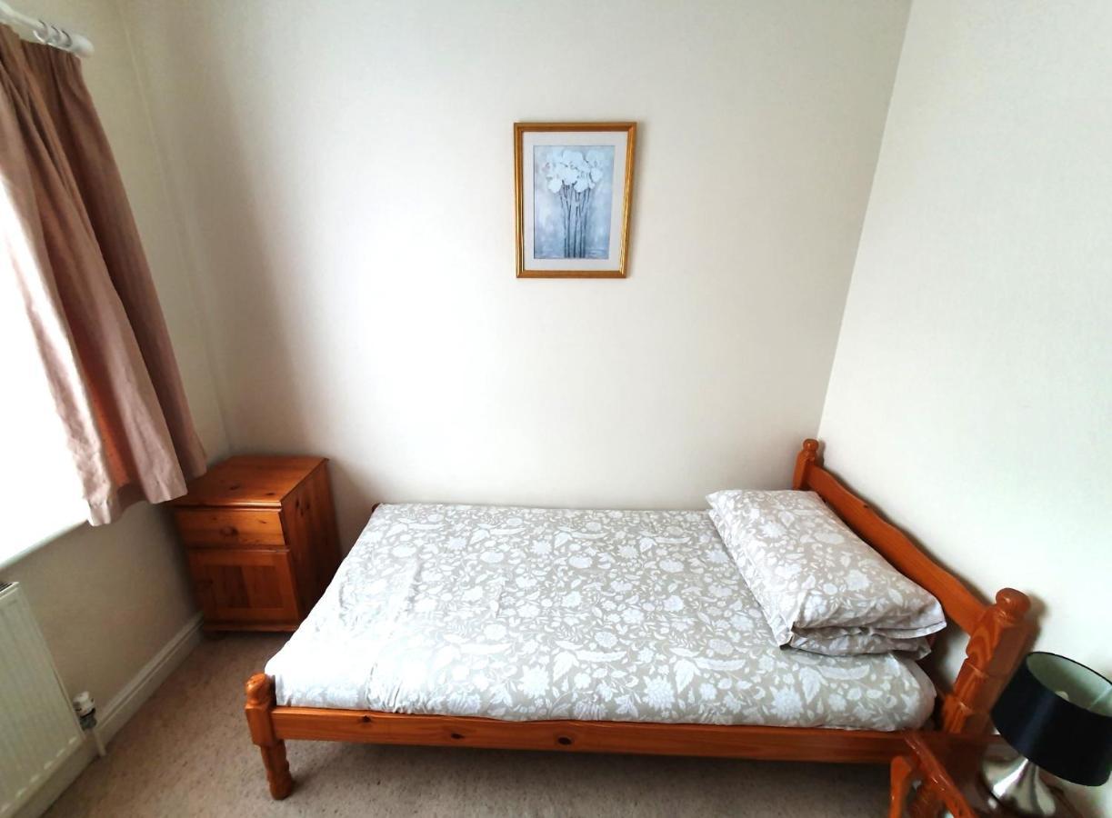 Friars Walk Houses With 2 Bedrooms, 2 Bathrooms, Fast Wi-Fi And Private Parking Sittingbourne Zewnętrze zdjęcie