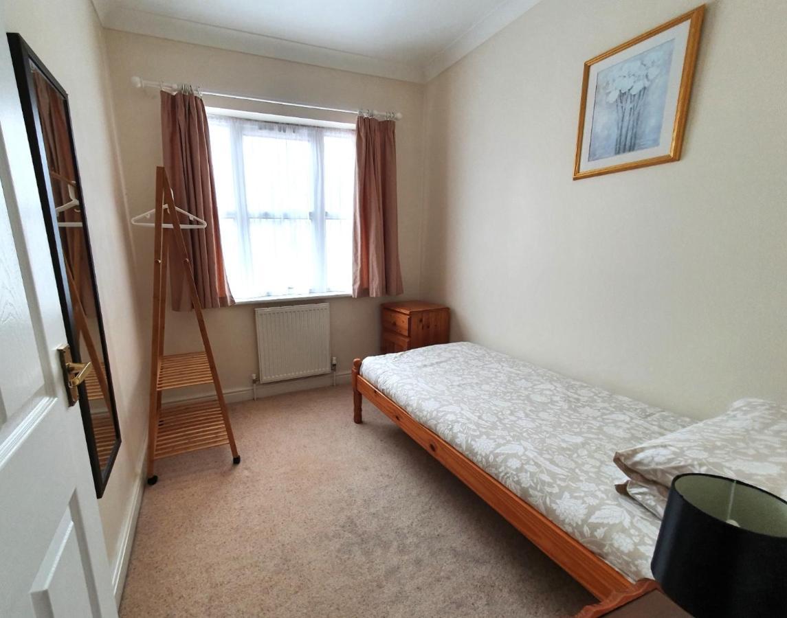 Friars Walk Houses With 2 Bedrooms, 2 Bathrooms, Fast Wi-Fi And Private Parking Sittingbourne Zewnętrze zdjęcie
